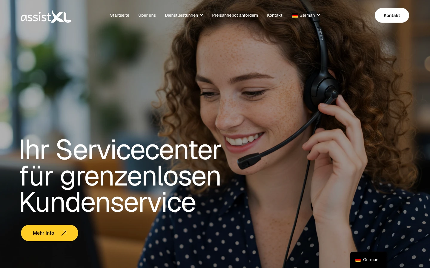 AssistXL web sitesinin laptop ekranındaki gerçek ana sayfa görüntüsü